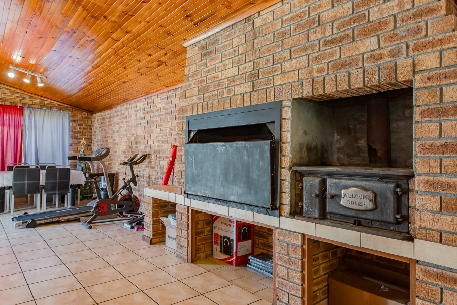 3 Bedroom Property for Sale in Lemoenkloof Western Cape